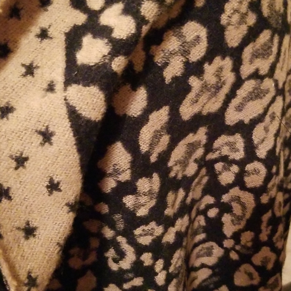 🖤Cute reversible shawl🖤 - Picture 2 of 5